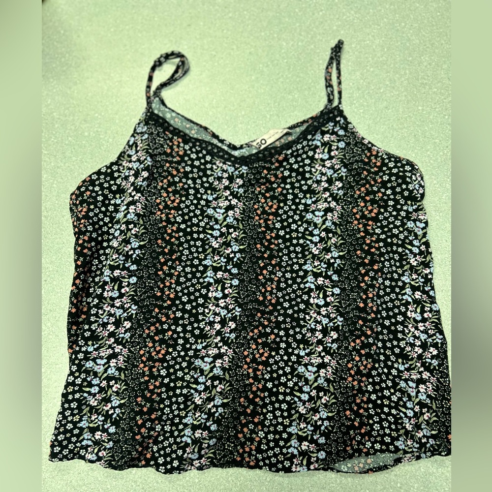 So Spagetti strap women’s flower top